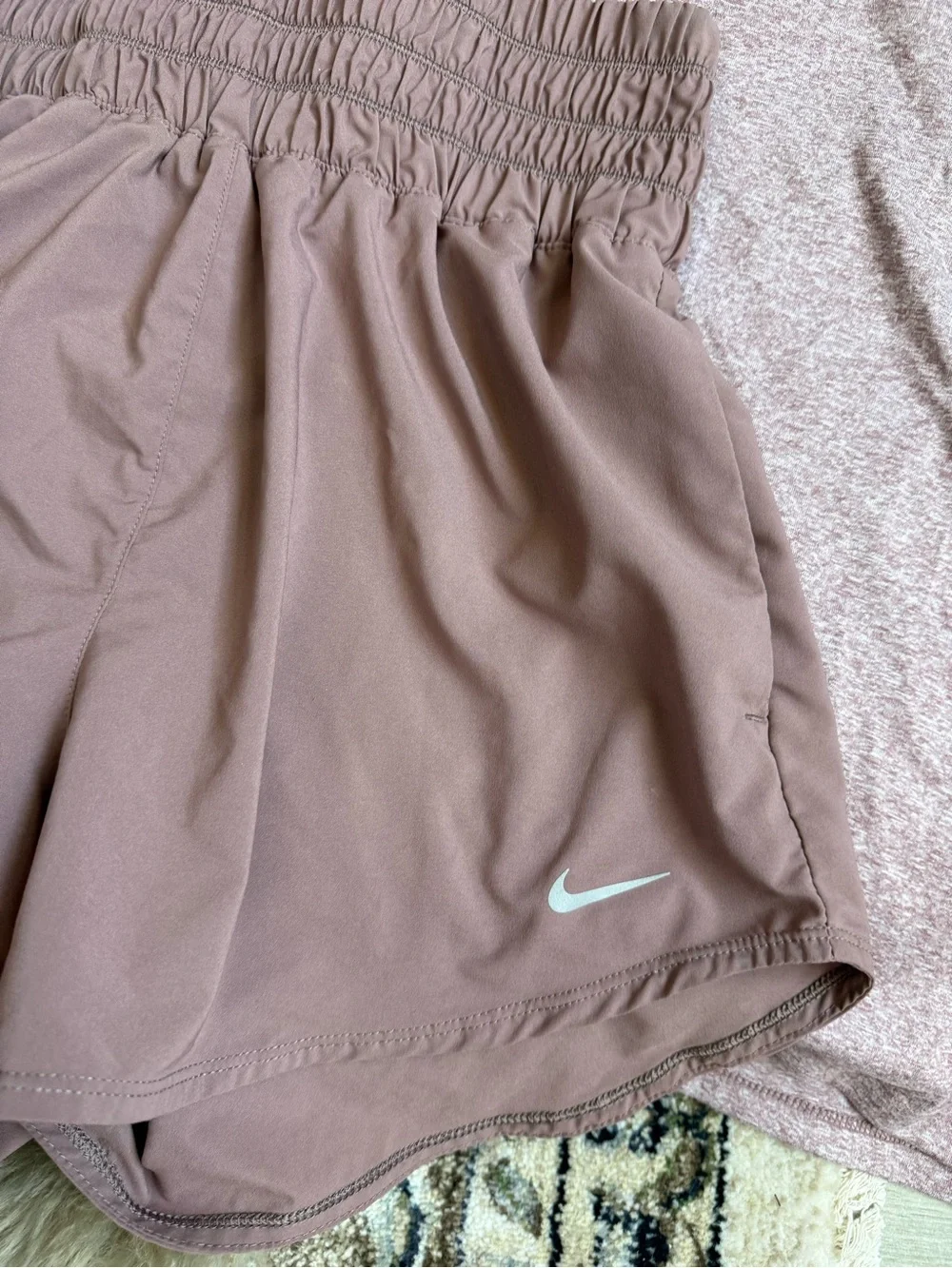 Nike Dri-FIT Women’s Set Heathered Tee Ultra High Waisted Shorts Small Medium - Picture 3 of 8